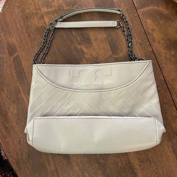 Tory Burch Alexa Quilted Slouchy Leather Tote.  Great bag for Fall - Picture 3 of 12